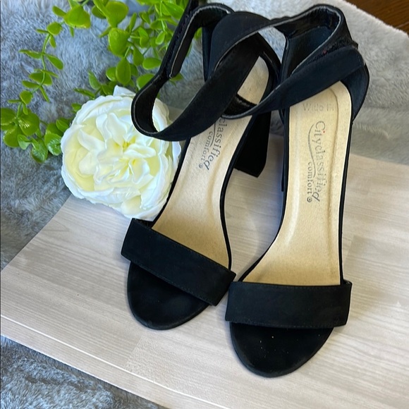Classic Black Heels - Picture 1 of 8